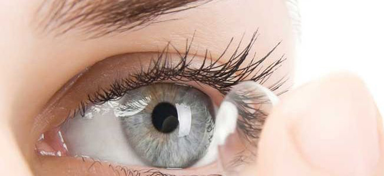 Почему слезятся глаза от контактных линз