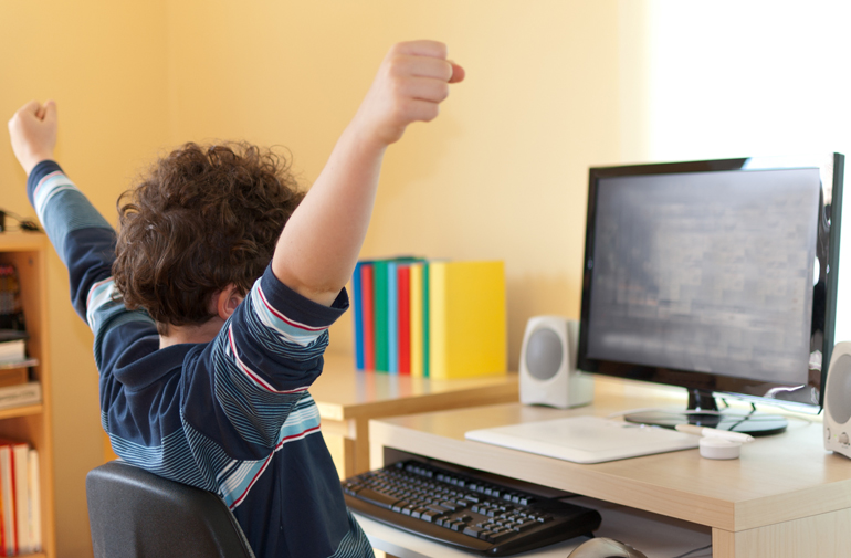 Увлечение компьютерными играми ускоряет снижение остроты зрения у детей в 5 раз