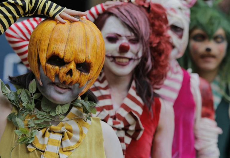 В преддверии Хэллоуина BCLA запустила информационную кампанию о карнавальных линзах
