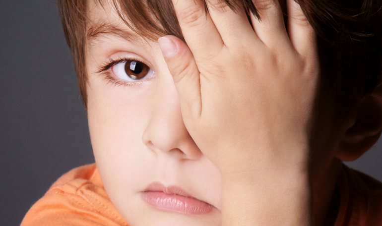 Что делать, если ребенок ударился глазом? thumbnail