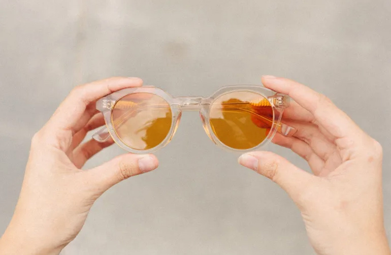 Дизайнеры создали очки, делающие мир похожим на фильмы Уэса Андерсона