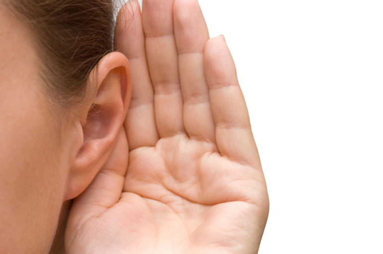 Проверить слух человека можно по глазам